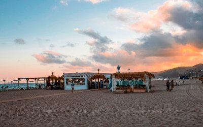 Brindar por una playa limpia en el Tibu-Ron de Castelldefels