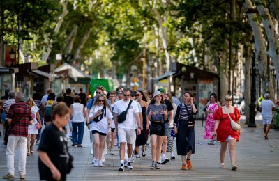 Barcelona seeks to boost harmony between tourism and the city through a new government measure