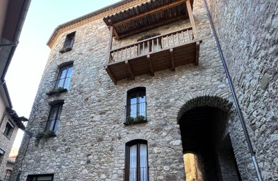 Un castell medieval que funciona amb energies renovables