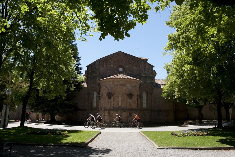 Camí Oliba, an open-air museum between Montserrat and the Pyrenees