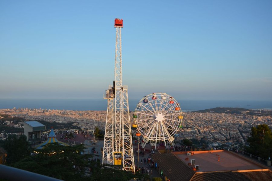 Màgia i emocions en família al Parc d'atraccions del Tibidabo