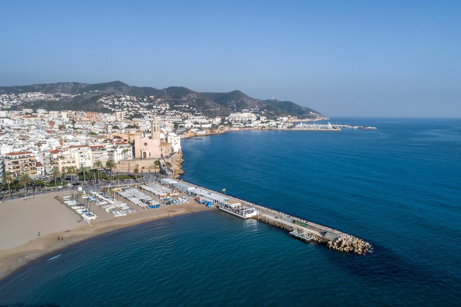Garraf beaches, nestled amidst cliffs and seaside towns