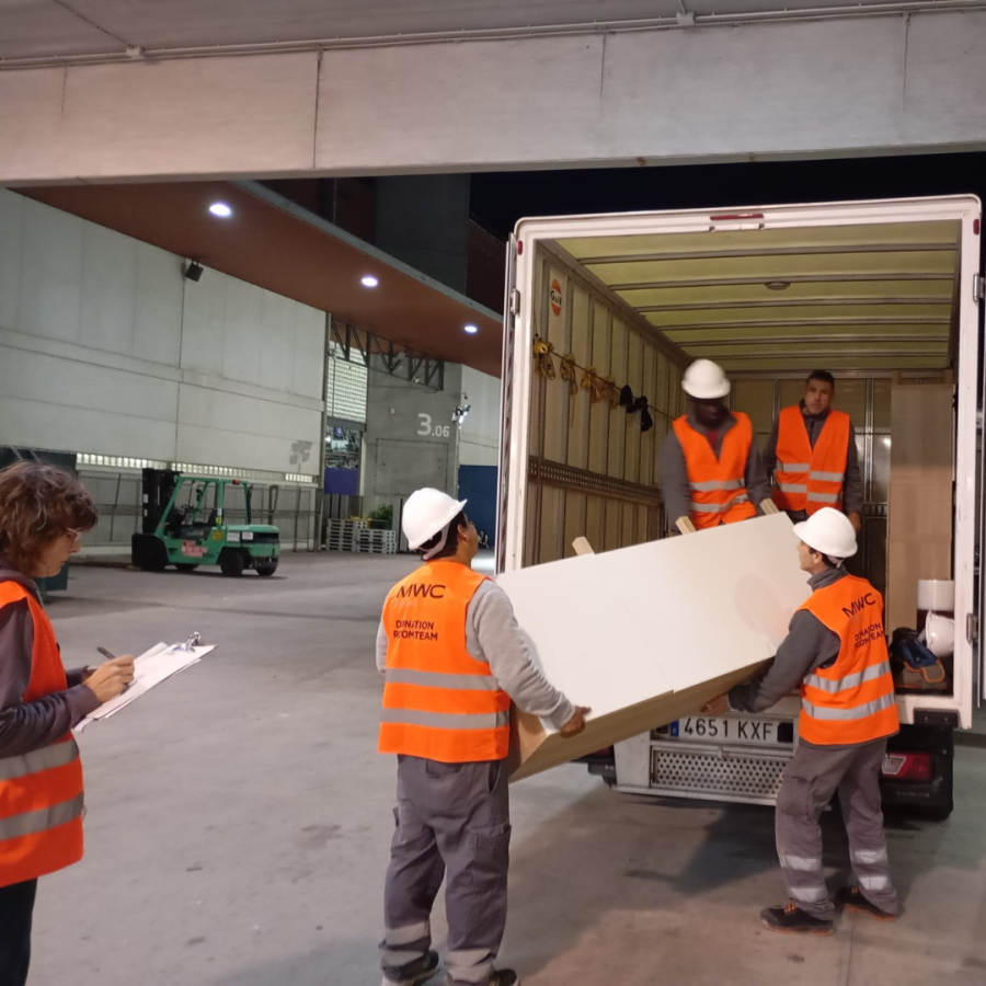 Barcelona recupera cinco toneladas del material del Mobile World Congress